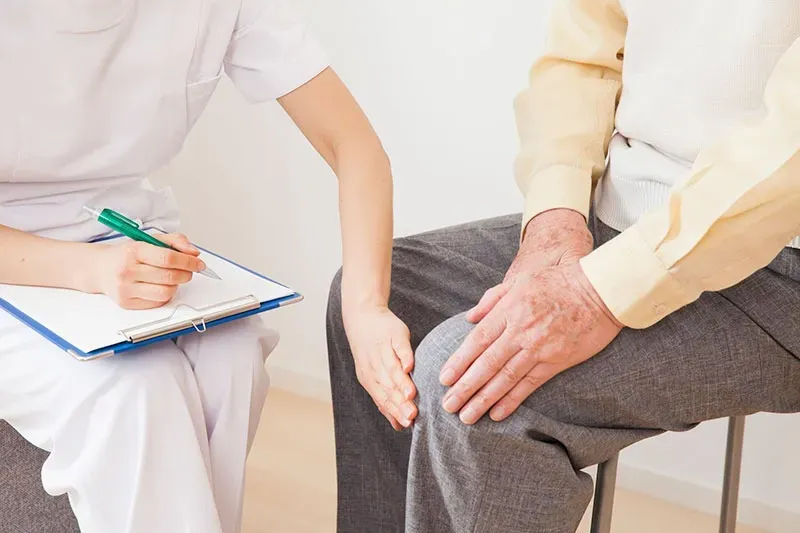 スポーツ障害や年配の方に多い慢性的な膝痛も当院で治療