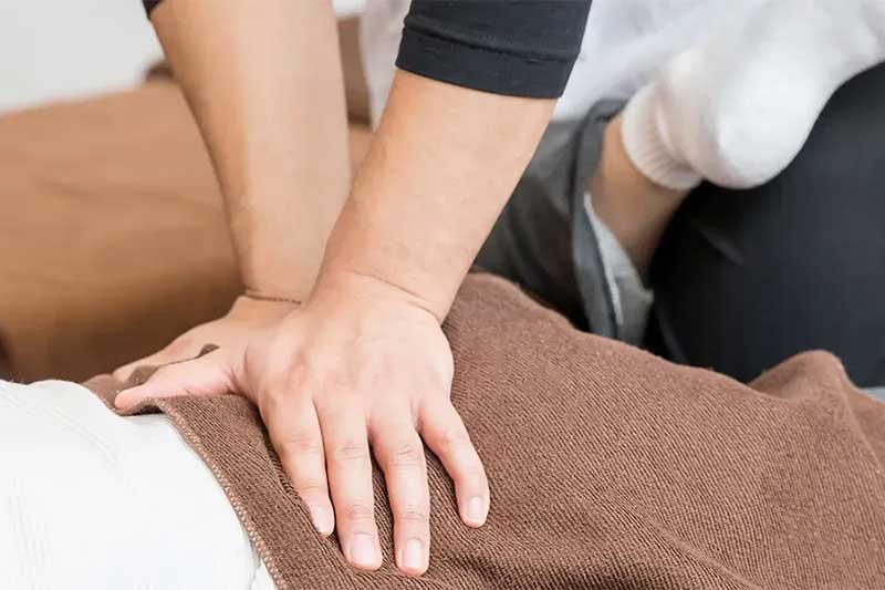 整体施術の方針を説明し、ご納得いただいてから治療